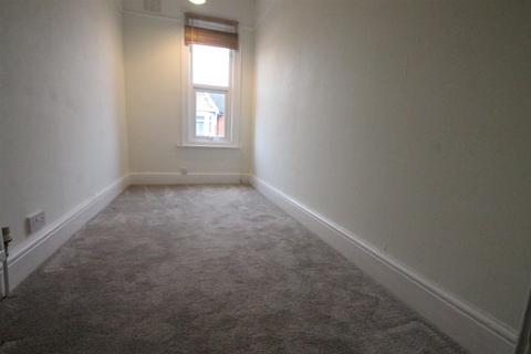 2 bedroom flat to rent, Castle Road, Bedford