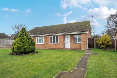 2 bedroom bungalow for sale - Britten Avenue, Stowmarket, Suffolk, IP14