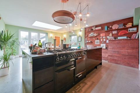 3 bedroom semi-detached house for sale, Melbourne Road, Bushey, WD23