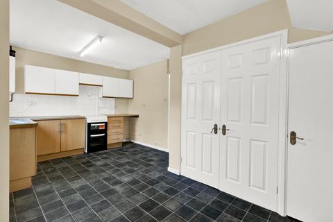 3 bedroom terraced house to rent, Hakeburn Road, Cirencester, Gloucestershire, GL7