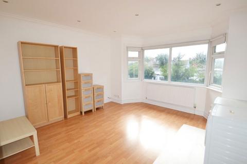 2 bedroom flat to rent, A Lovely Converted 2 bedroom, 2 bathroom Duplex