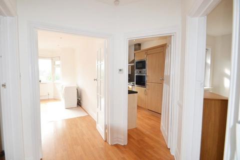 2 bedroom flat to rent, A Lovely Converted 2 bedroom, 2 bathroom Duplex