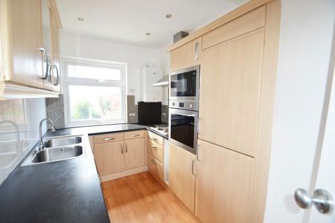 2 bedroom flat to rent, A Lovely Converted 2 bedroom, 2 bathroom Duplex