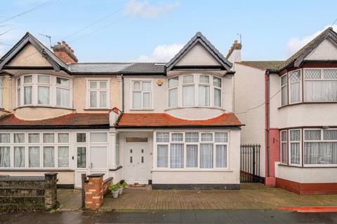 5 bedroom terraced house to rent, Oaklands Avenue, Thornton Heath, CR7
