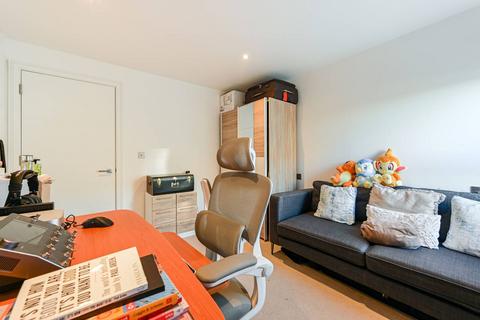 2 bedroom flat to rent, Ensign House, Tavern Quay, Canada Water, London, SE16