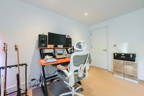 2 bedroom flat to rent, Ensign House, Tavern Quay, Canada Water, London, SE16