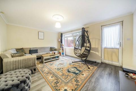 3 bedroom terraced house to rent, Pulford Road, London N15