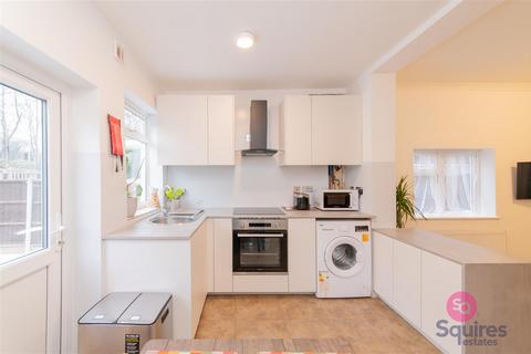 2 bedroom flat for sale, Squires Lane, Finchley, London