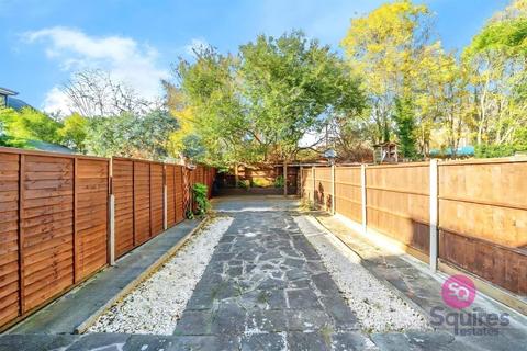 2 bedroom flat for sale, Squires Lane, Finchley, London