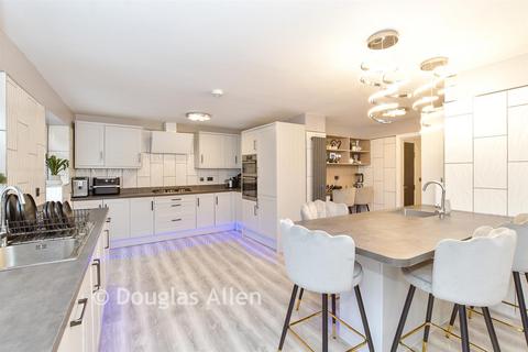 6 bedroom detached house for sale, Sackville Crescent, Harold Wood RM3