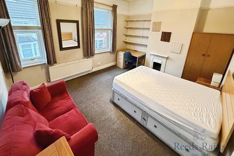 1 bedroom property to rent, Princes Road, Staffordshire ST4