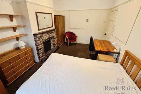 4 bedroom terraced house to rent, Princes Road, Staffordshire ST4