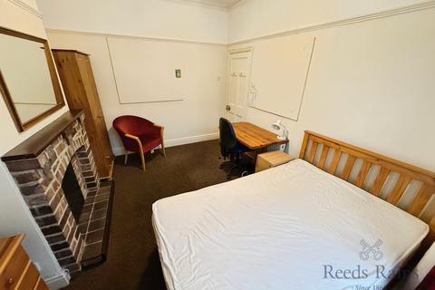 4 bedroom terraced house to rent, Princes Road, Staffordshire ST4