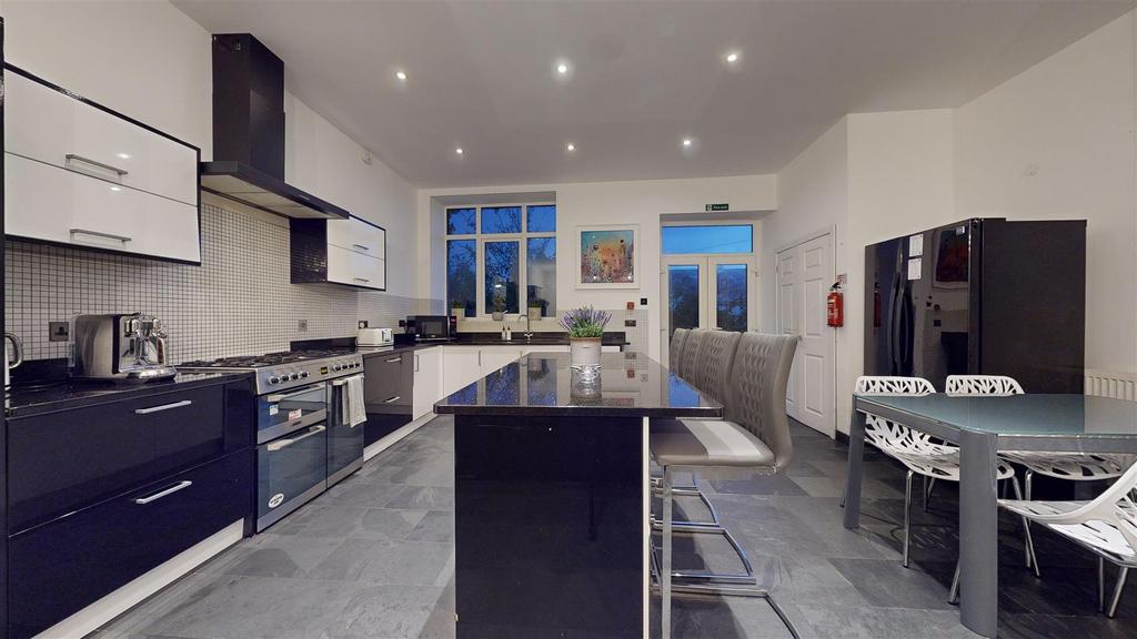 Kitchen Breakfast Bar