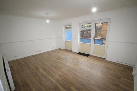 3 bedroom terraced house to rent, Fulmar Lane, Wellingborough, NN8