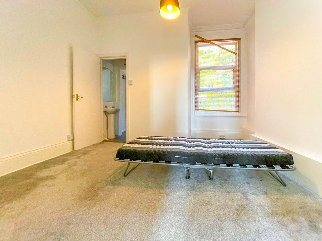 3 under bedroom main