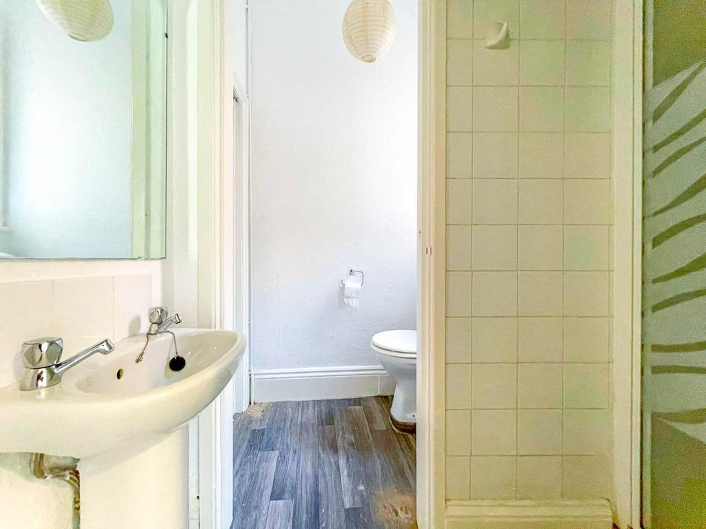3 under shower room