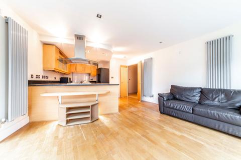 2 bedroom flat to rent, Millharbour, London E14