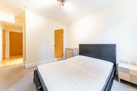 2 bedroom flat to rent, Millharbour, London E14