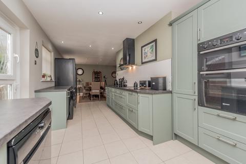 3 bedroom bungalow for sale, Woodkirk Gardens, Woodkirk, Dewsbury, WF12