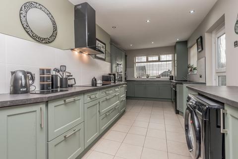 3 bedroom bungalow for sale, Woodkirk Gardens, Woodkirk, Dewsbury, WF12