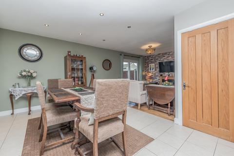 3 bedroom bungalow for sale, Woodkirk Gardens, Woodkirk, Dewsbury, WF12