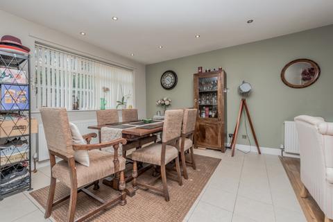 3 bedroom bungalow for sale, Woodkirk Gardens, Woodkirk, Dewsbury, WF12