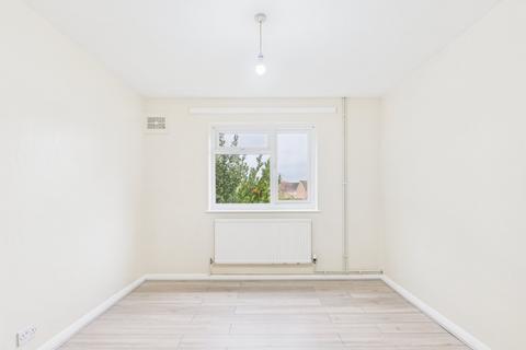 2 bedroom maisonette to rent, Sunbury Road, Feltham, TW13