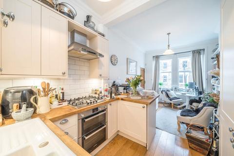 1 bedroom flat for sale, Tremadoc Road, London SW4
