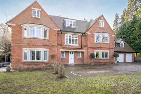 Queens Hill Rise, Ascot