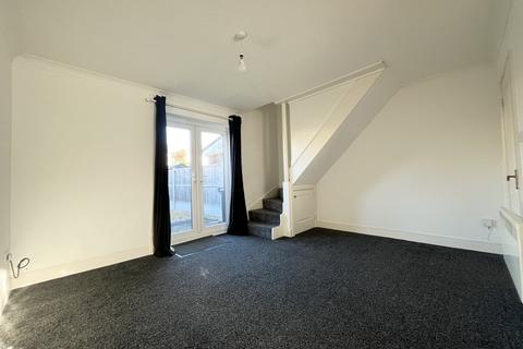 2 bedroom terraced house to rent, Galahad Close, CM0