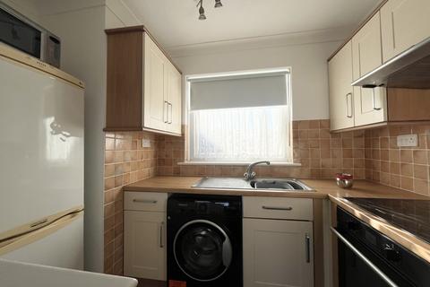 2 bedroom terraced house to rent, Galahad Close, CM0