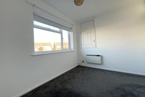 2 bedroom terraced house to rent, Galahad Close, CM0