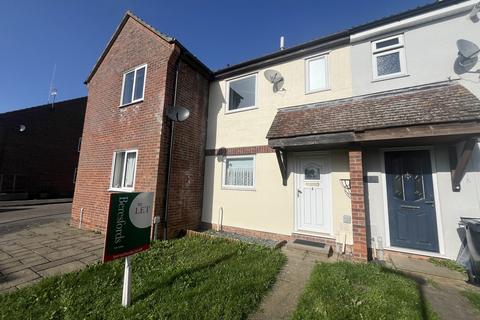 2 bedroom terraced house to rent, Galahad Close, CM0