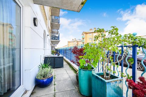 2 bedroom flat to rent, Collingwood Court, The Strand, Brighton, BN2