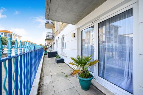2 bedroom flat to rent, Collingwood Court, The Strand, Brighton, BN2