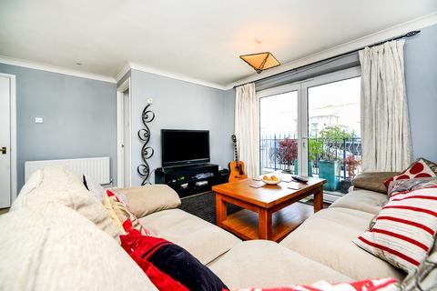 2 bedroom flat to rent, Collingwood Court, The Strand, Brighton, BN2