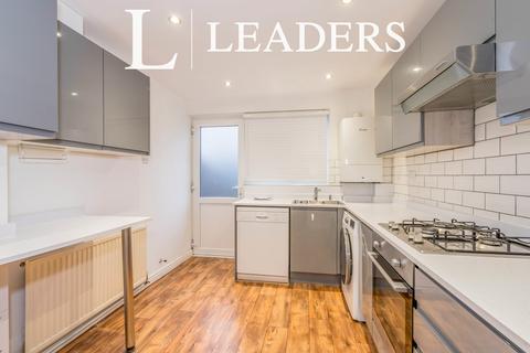 2 bedroom terraced house to rent, Maplehurst Road, PO19