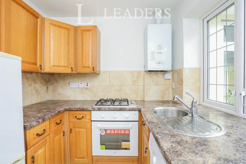 Studio to rent, Grange Road, Leatherhead, KT22