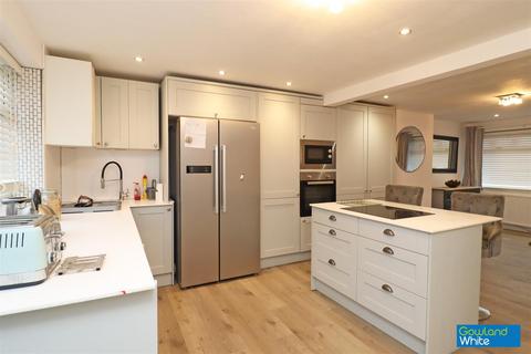 3 bedroom semi-detached house for sale, Selwyn Drive, Bishopsgarth, Stockton-On-Tees TS19 8XF