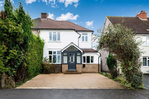 4 bedroom semi-detached house to rent, Oatfield Road, Tadworth