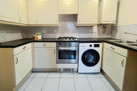 2 bedroom flat for sale, Fox Court, Aldershot