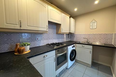 2 bedroom flat for sale, Fox Court, Aldershot
