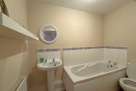2 bedroom flat for sale, Fox Court, Aldershot