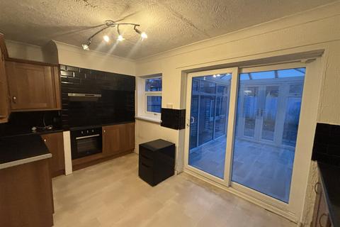 3 bedroom house to rent, Medina Road, Hull