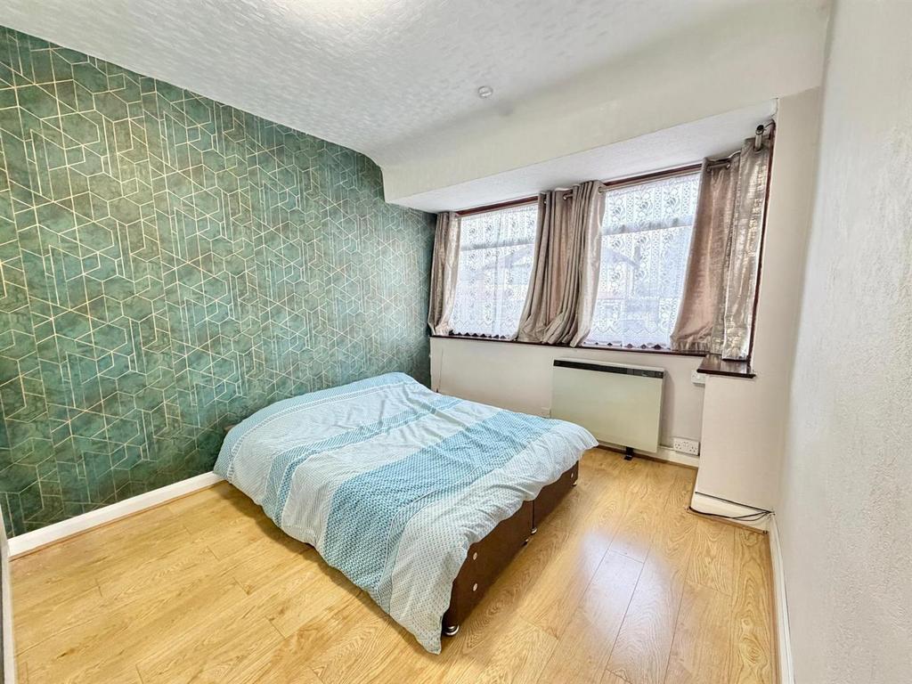 Davidson Frost-Wellings, DFW Collins Avenue, Bedro