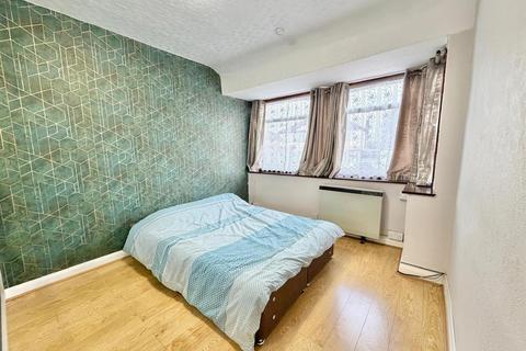 4 bedroom semi-detached house to rent, Collins Avenue, Stanmore HA7