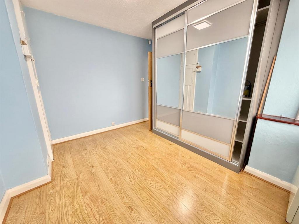 Davidson Frost-Wellings, DFW Collins Avenue, Bedro