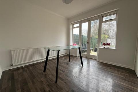 3 bedroom semi-detached house to rent, Brooklands Park, Cottingham