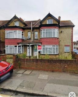 2 bedroom flat to rent, Dunstable Road, Luton LU4